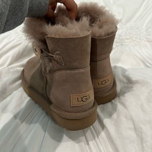 UGG Mini Bailey Button— size 7 EUC!